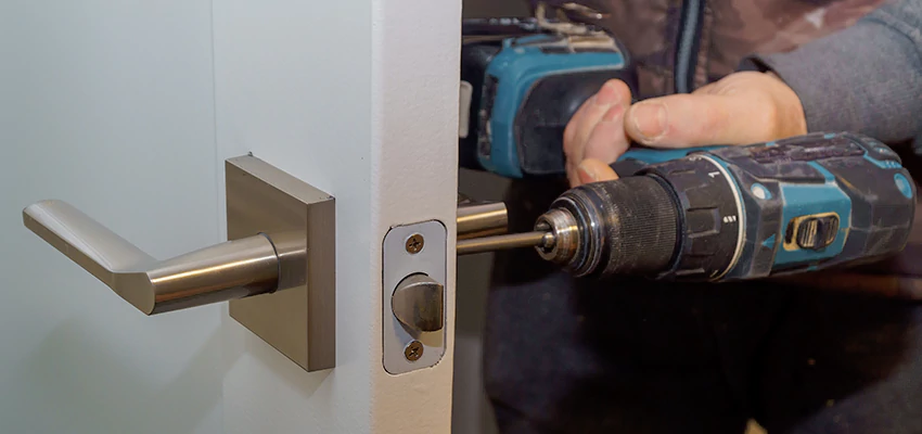 Broken Door Handle Lock Repair in Palm Harbor, Florida